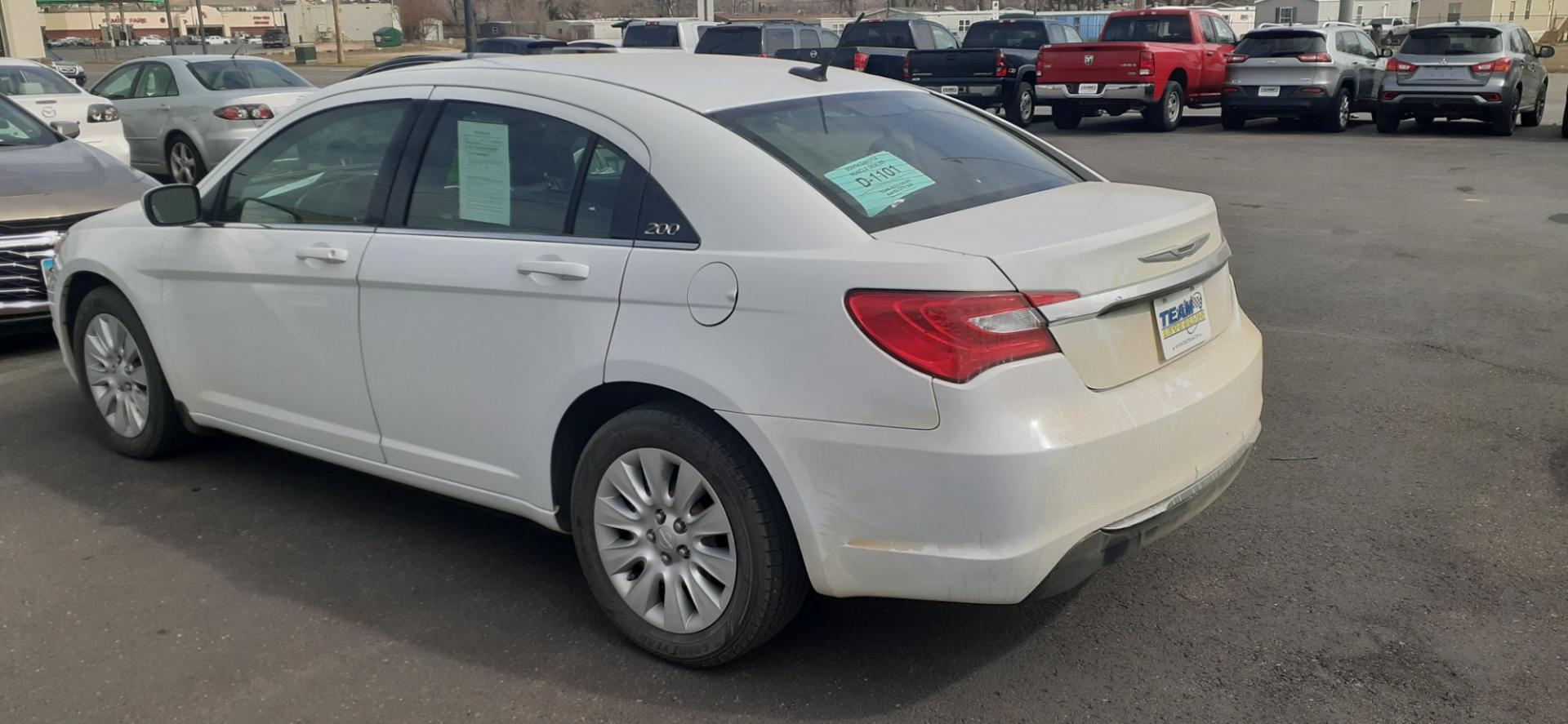 2013 Chrysler 200 (1C3CCBAB6DN) , located at 2015 Cambell Street, Rapid City, SD, 57701, (605) 342-8326, 44.066433, -103.191772 - CARFAX AVAILABLE - Photo#2